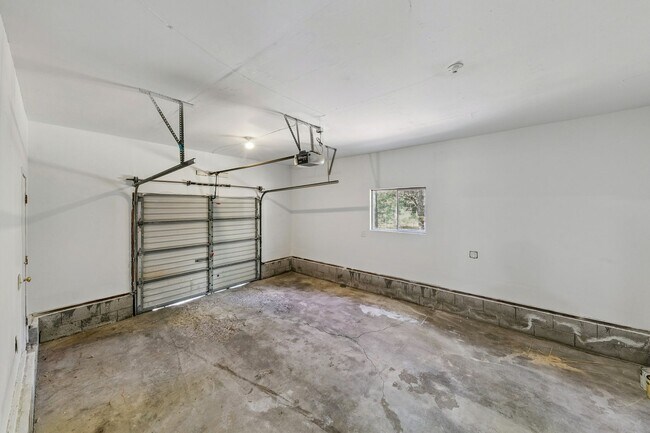 Building Photo - 993 Woodchuck Ct