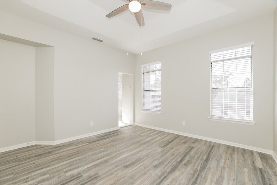 Building Photo - 3729 Riverside Pkwy