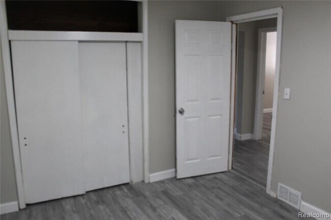 Building Photo - Updated Inkster 3 Bed / 1 Bath Home w/ Garage & Basement