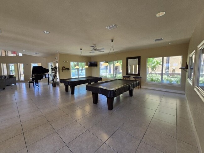 Building Photo - 1 Bed 1 Bath Condo For Rent in Tampa $1499