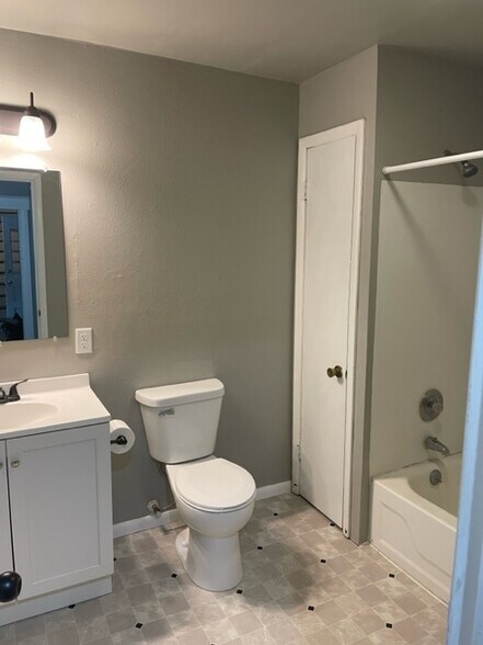 Building Photo - 148 Union St