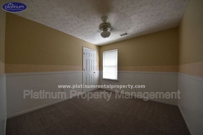 Building Photo - 1325 Holleybrooke Dr