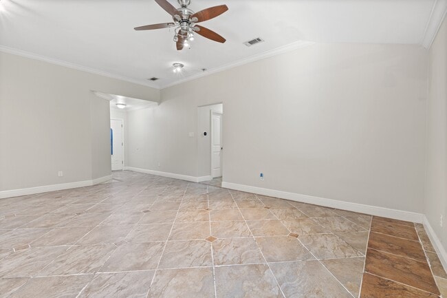 Building Photo - 404 Cavendish Dr