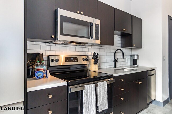 Building Photo - 55 Elm St