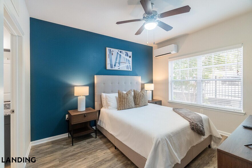 Building Photo - 655 W Mallard Creek Church Rd