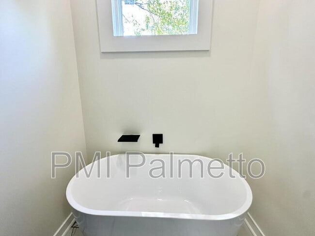 Building Photo - 1121 Zeigler St