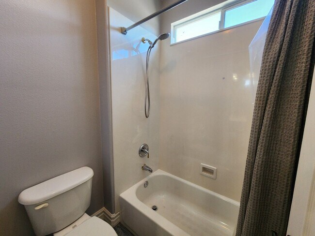 Building Photo - Beautifully Upgraded Southern Highlands Ga...