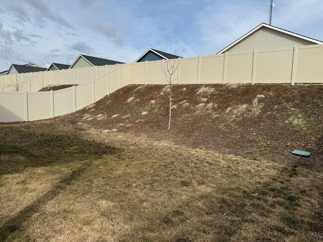 Building Photo - "Spacious 4-Bedroom Home on East Caldera Street with 2.5 Baths and 2,498 Sq Ft of Comfort in Meri...