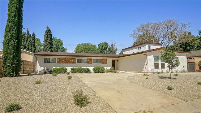 Building Photo - 10901 Canby Ave