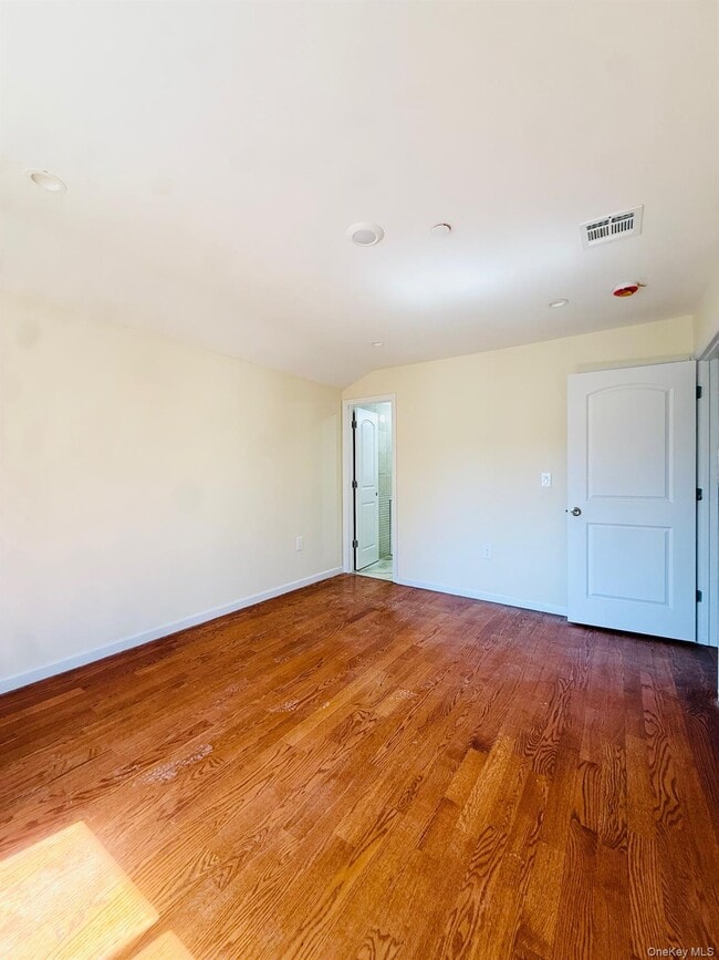 Building Photo - 139-18 Lakewood Ave