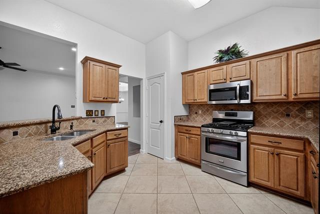 Building Photo - 313 Cave River Dr
