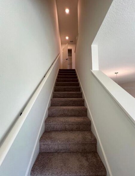 Building Photo - 733 Stoney Pointe Cir