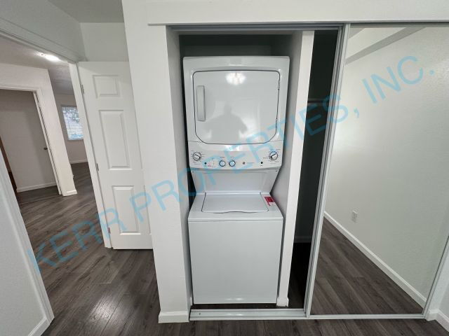 Building Photo - Charming 2-Bed Condo in Clackamas – Perfec...