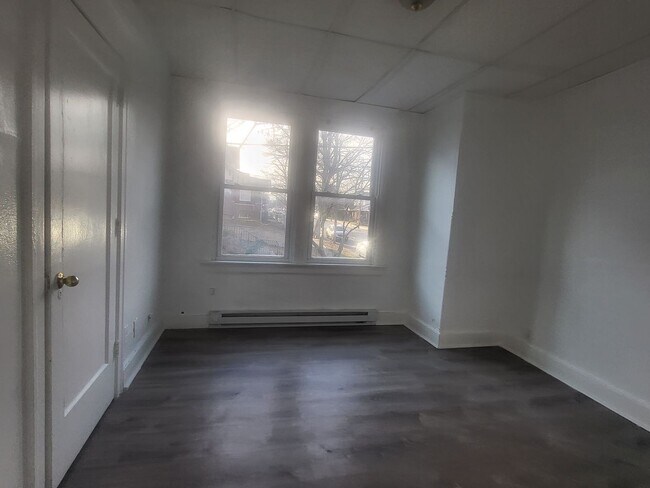 Building Photo - West End 1 Bedroom