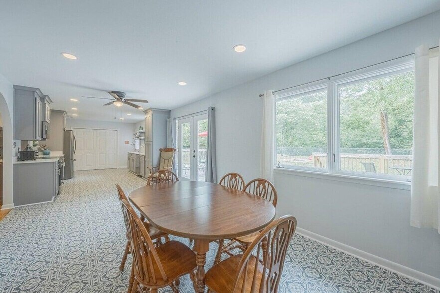 Building Photo - 635 Rivermont Rd