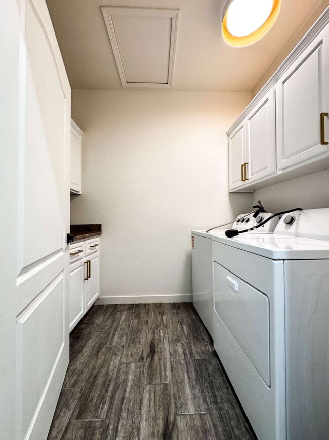 Building Photo - "Spacious 4-Bedroom, 2-Bathroom Home in Yu...