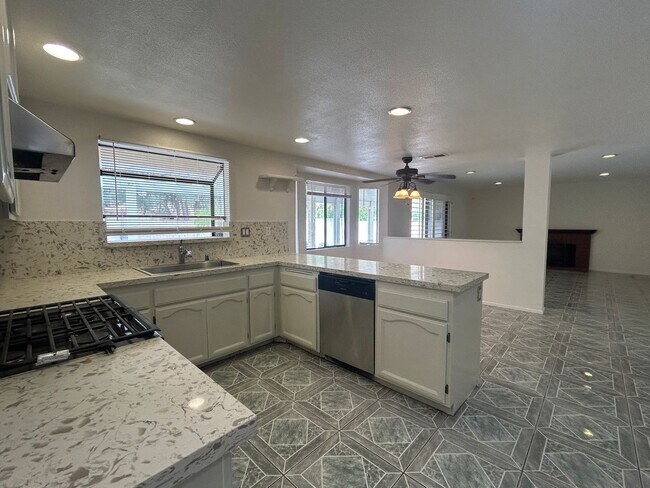 Building Photo - 3068 Prado Ln