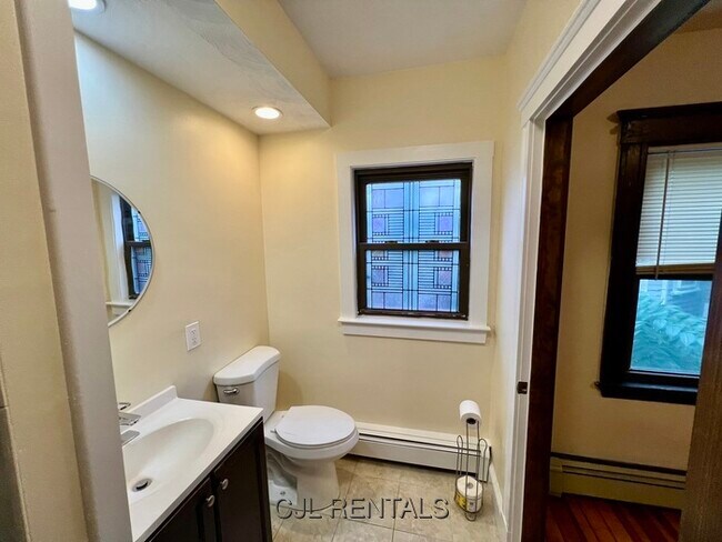 Building Photo - 40 Copley St