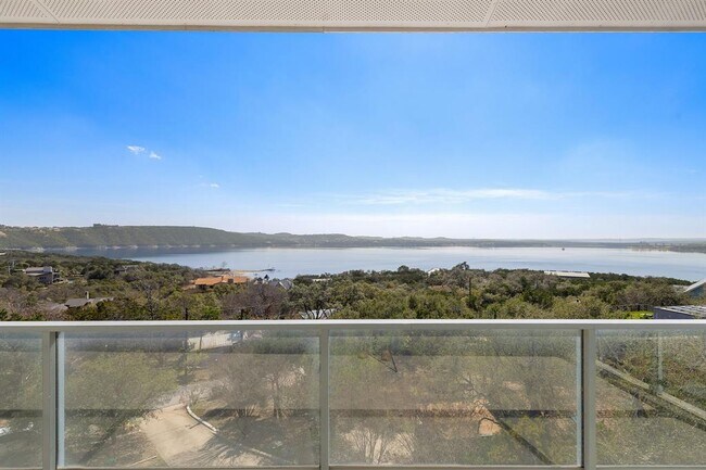 Building Photo - 14020 Lakeview Dr