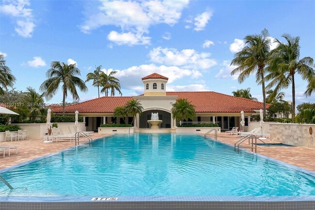 Building Photo - 19900 E Country Club Dr