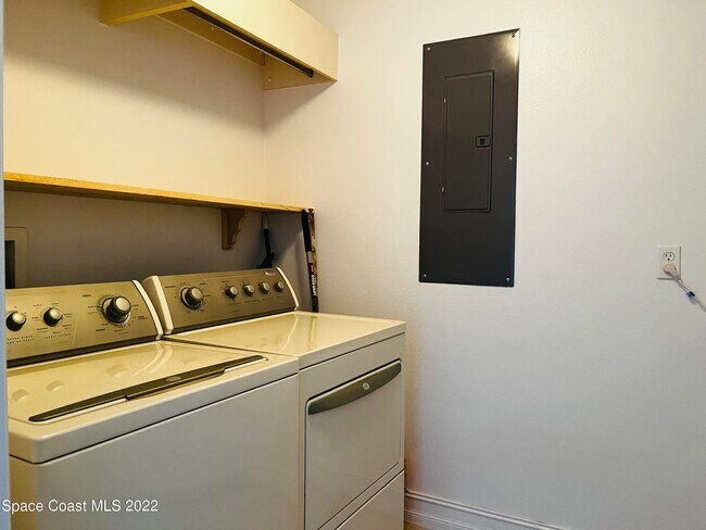 Building Photo - 93 Delannoy Ave