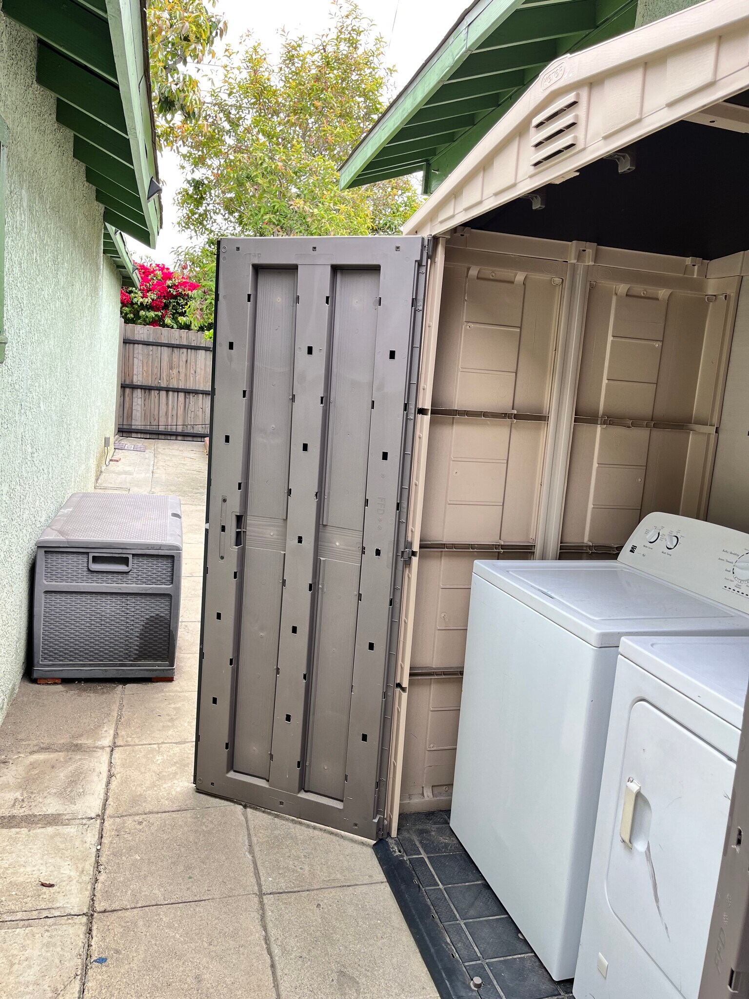 Building Photo - 1170 Esperanza St