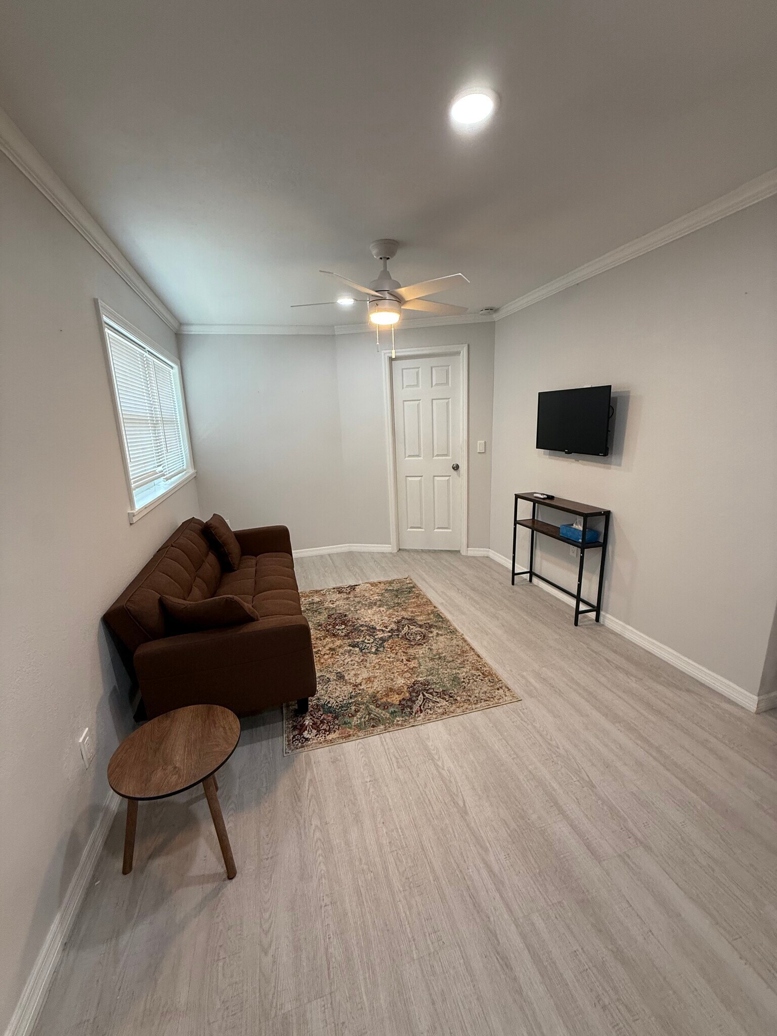 Living room - 324 Clearwater Ave