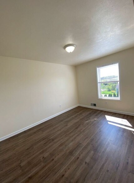 Building Photo - 204 Betsinger Rd