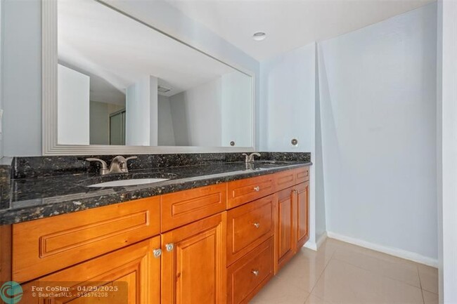 Building Photo - 4101 Wimbledon Dr
