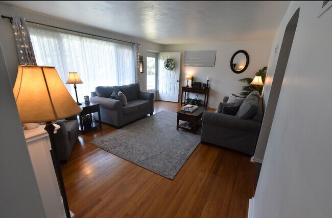 Building Photo - 3 Bedroom Home located in Camp Hill PA