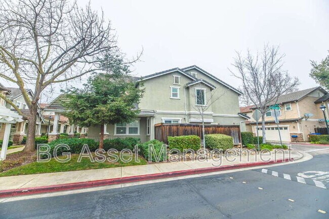 Building Photo - 128 Kingfisher St