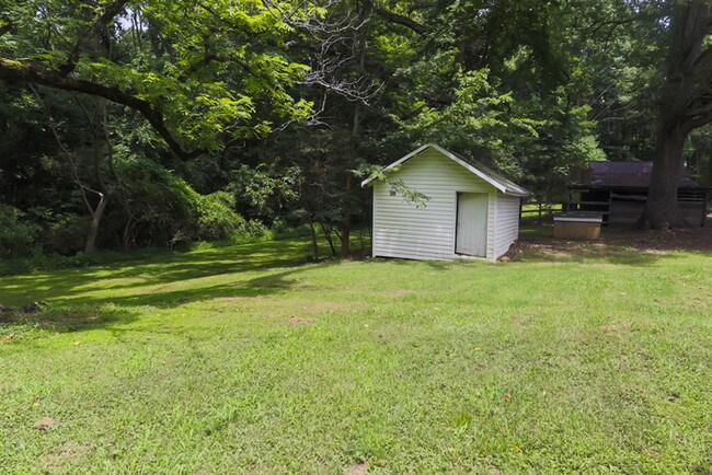 Building Photo - Charming Country home off the beaten path.