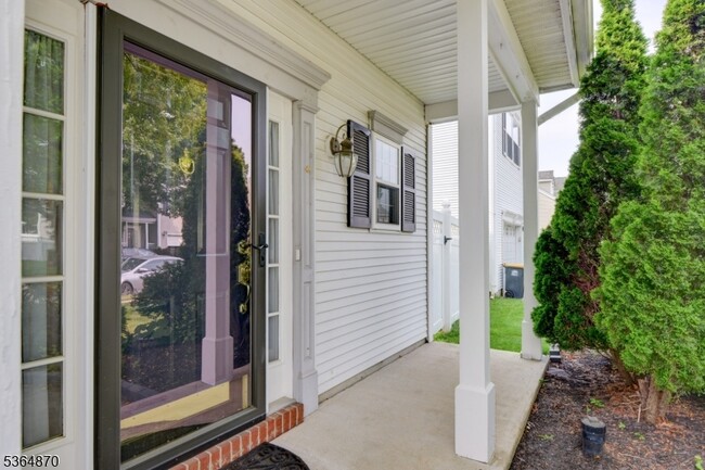 Building Photo - 5 Marco Polo Ct
