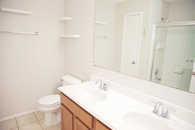 Building Photo - 18234 Sable Tree Dr
