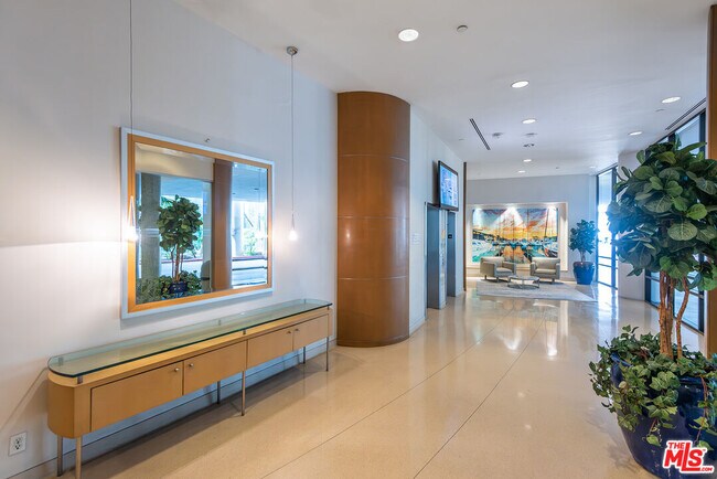 Building Photo - 4265 Marina City Dr