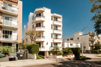 Building Photo - 2030 S Bentley Ave