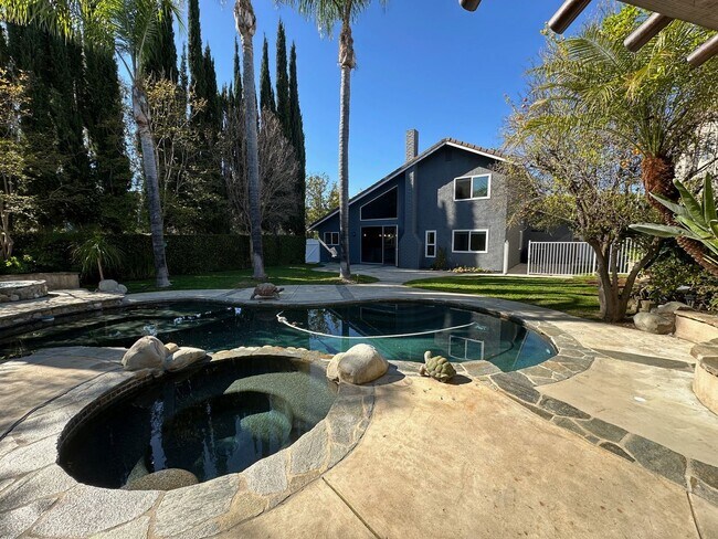 Building Photo - Stunning 4+3 pool home in Agoura Hills -Co...
