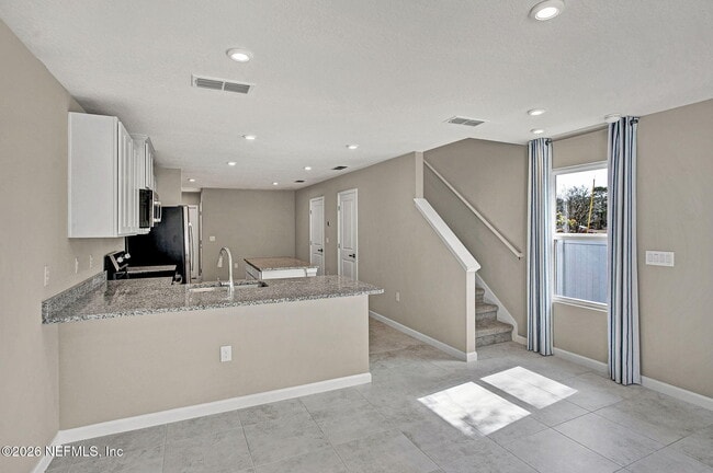 Building Photo - 1640 Kinsman Ave