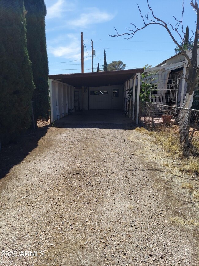 Building Photo - 206 N 1st St