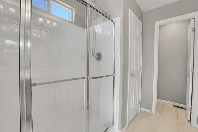 Building Photo - Central Park HOUSE for rent! 2 BLOCKS TO STANLEY MARKETPLACE