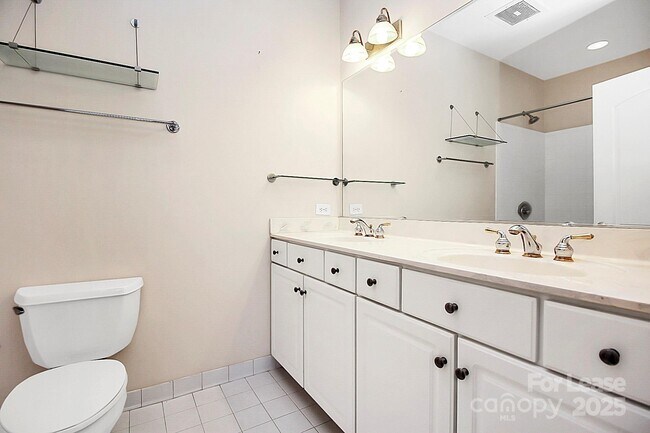 Building Photo - 400 N Church St