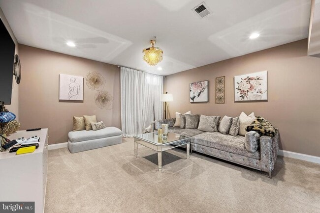 Building Photo - 607 Somerstown St