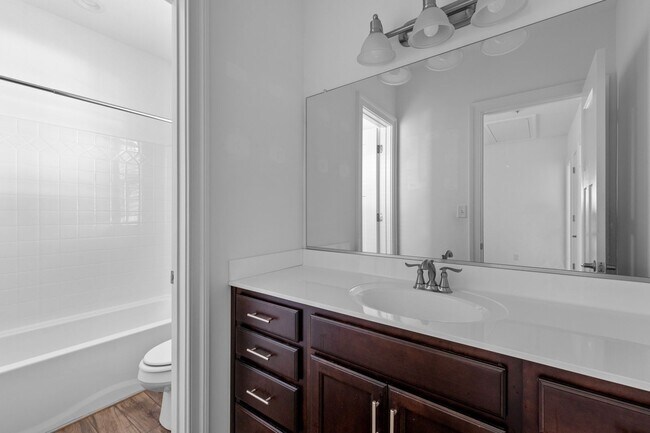 Building Photo - Exquisite 4-bedroom, 2.5-bath home located in the charming city of Chesapeake