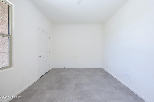 Building Photo - 7760 S Via Perfecta