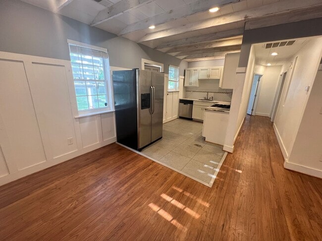 Building Photo - 2 Bedroom 2 Bath House on James Island - Charleston