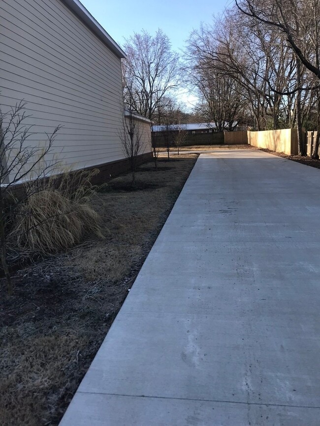 Building Photo - Stunning South Fayetteville Dwelling