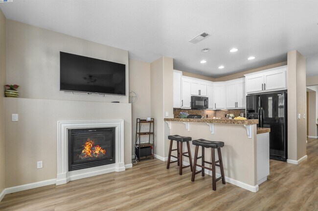 Building Photo - 7459 Starward Dr