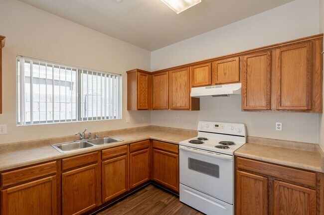 Building Photo - Great Location, 4 Bedrooms in Peoria!