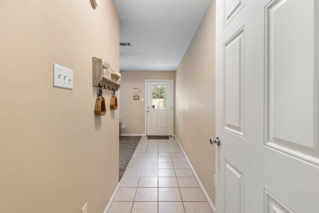 Building Photo - 620 Foster St