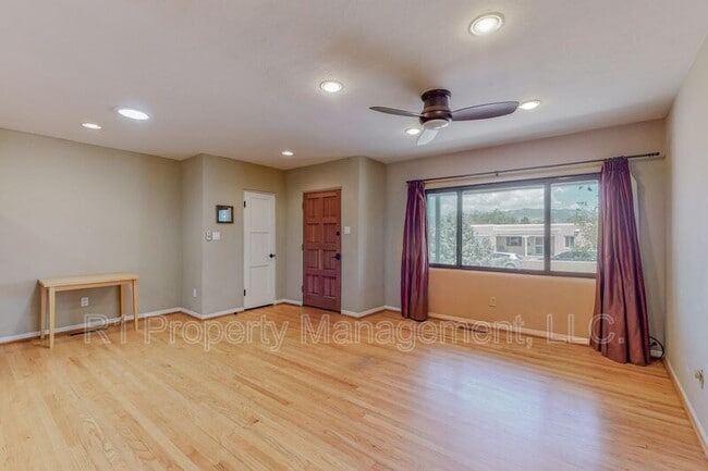 Building Photo - 1321 Lobo Pl NE